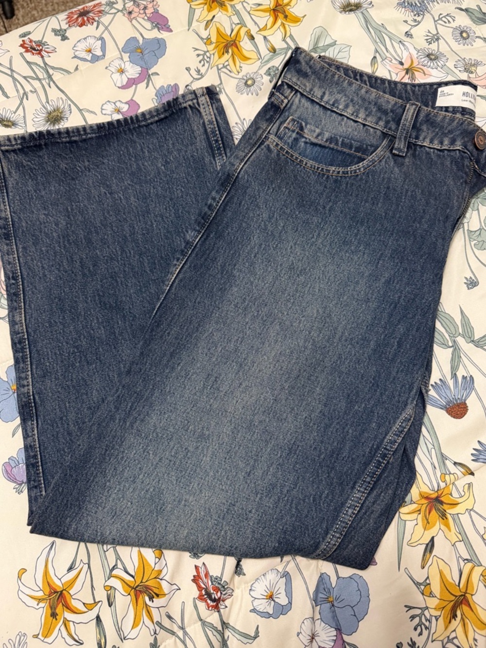 Hollister Low-Rise Baggy Jeans in Dark Blue Denim